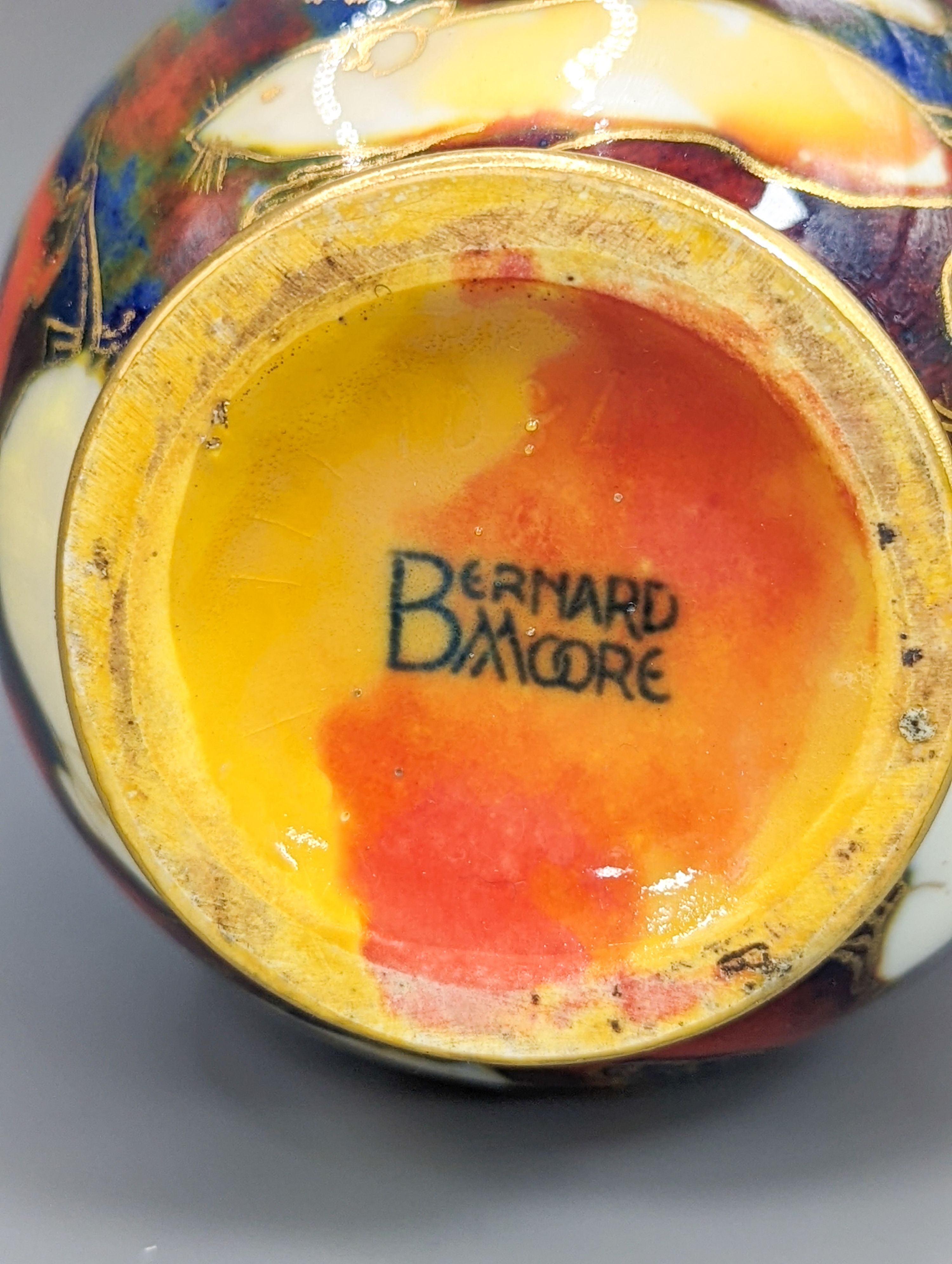 A Bernard Moore flambé pottery vase, early 20th century, 16cm high